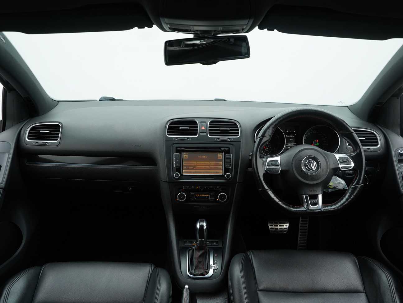 terpakai 2011 Volkswagen Golf GTI 2.0