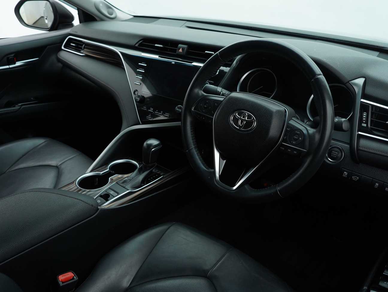 used 2019 Toyota Camry V 2.5