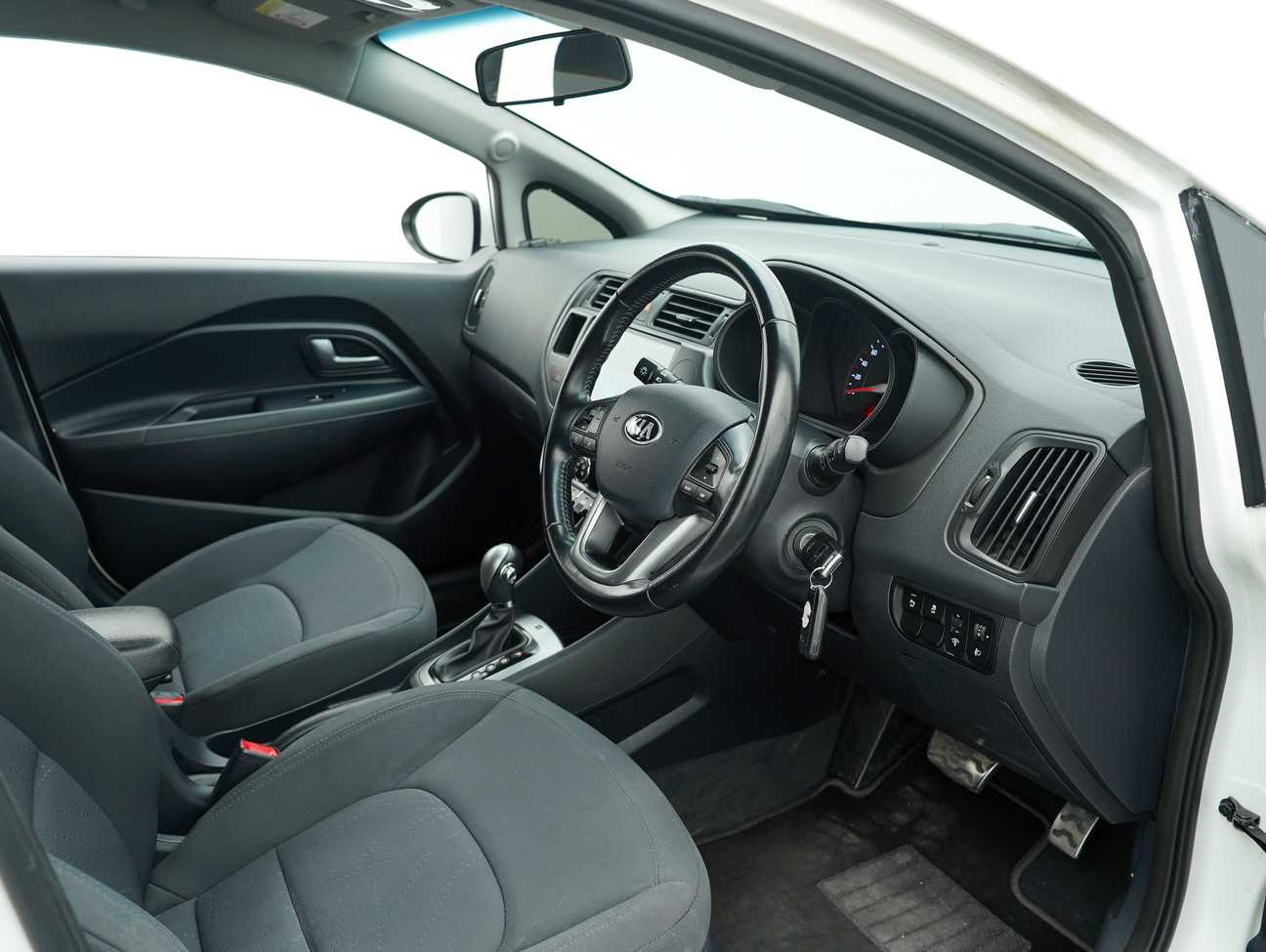terpakai 2014 Kia Rio EX 1.4