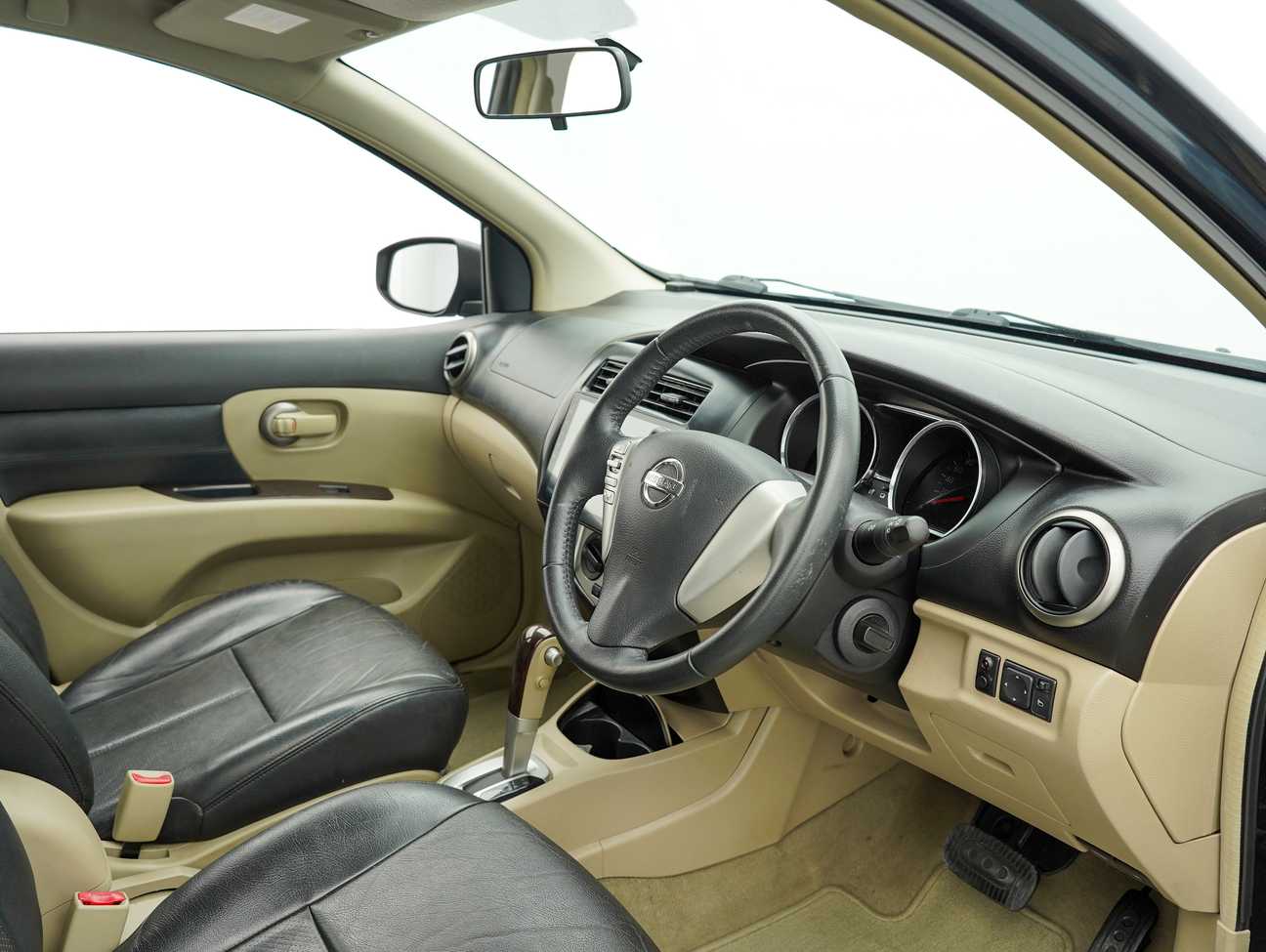 terpakai 2016 Nissan Grand Livina Comfort 1.8