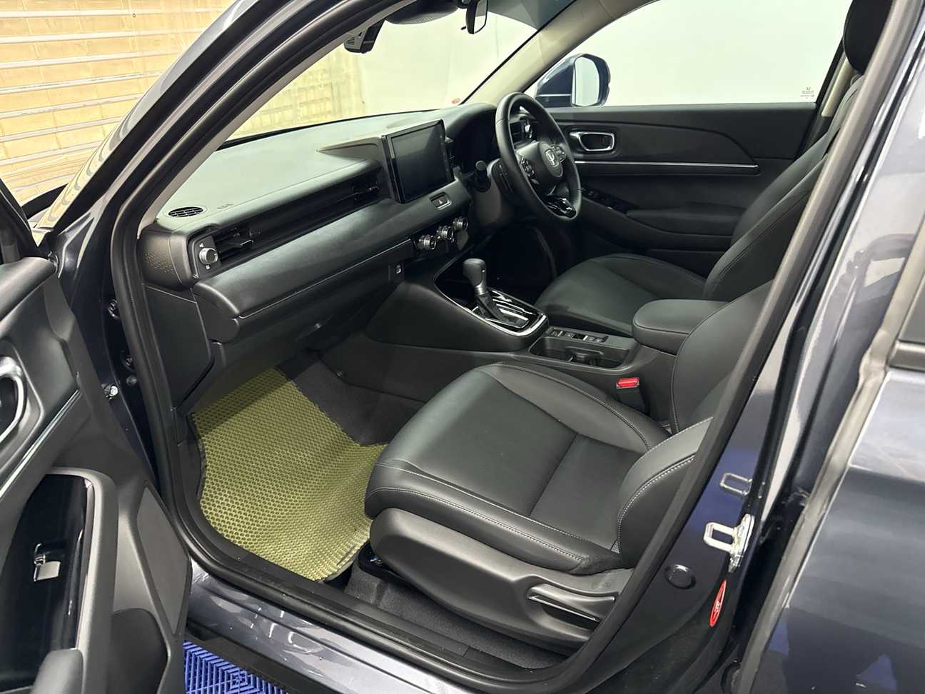 used 2025 Honda HR-V V 1.5