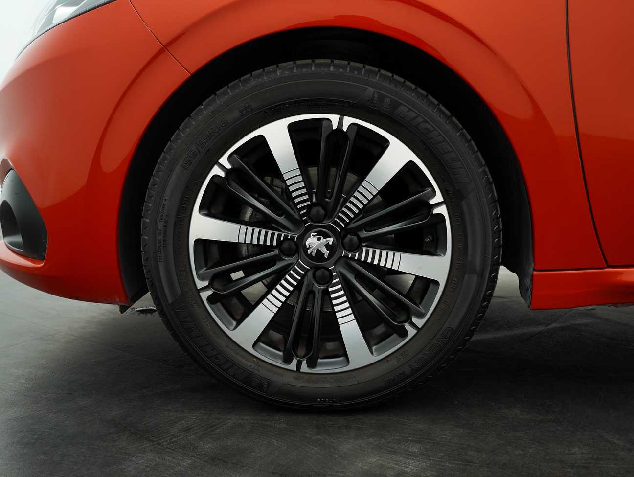 terpakai 2019 Peugeot 208 PureTech 1.2