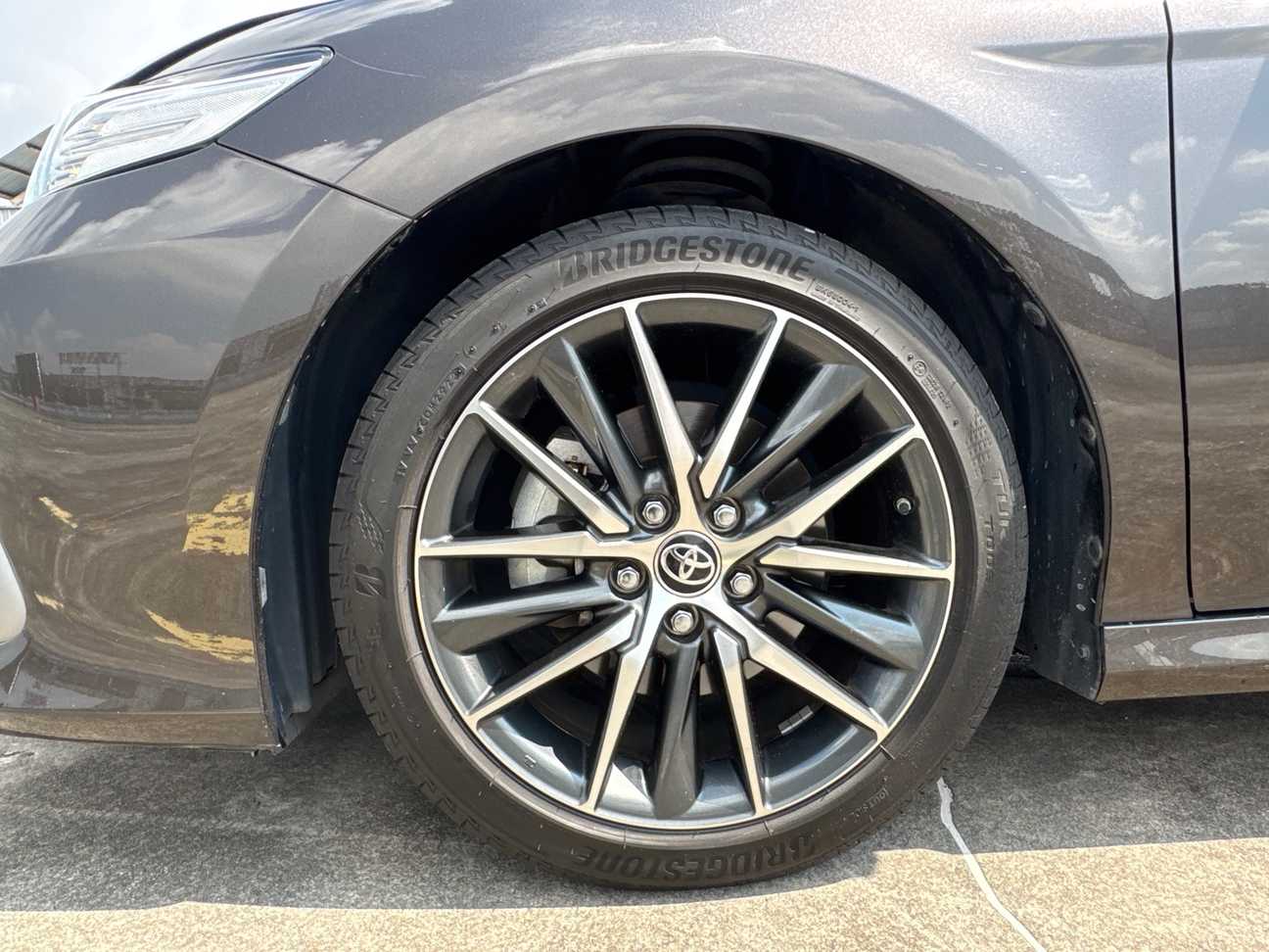 terpakai 2023 Toyota Camry V 2.5