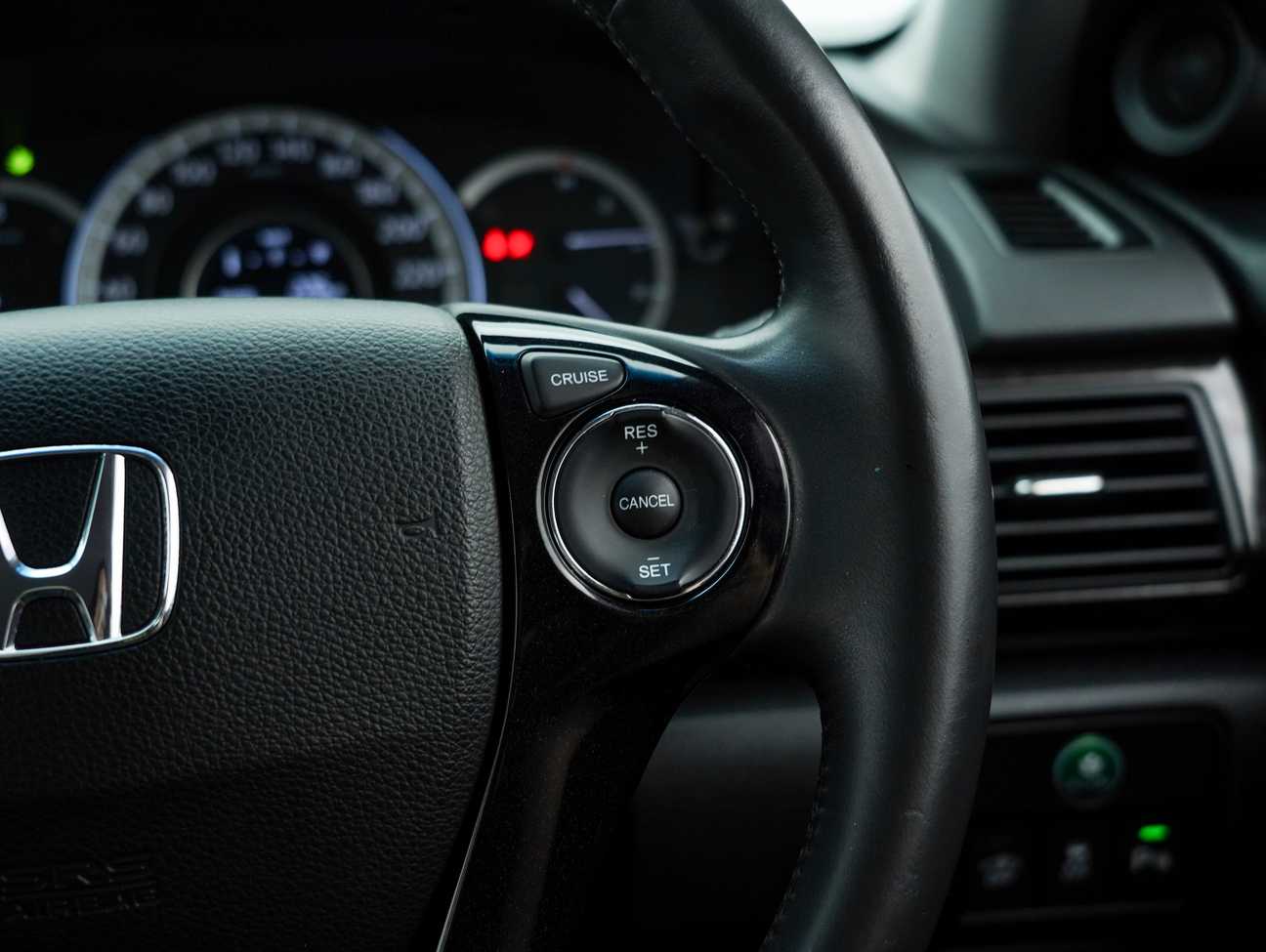 terpakai 2016 Honda Accord i-VTEC VTi-L 2.0