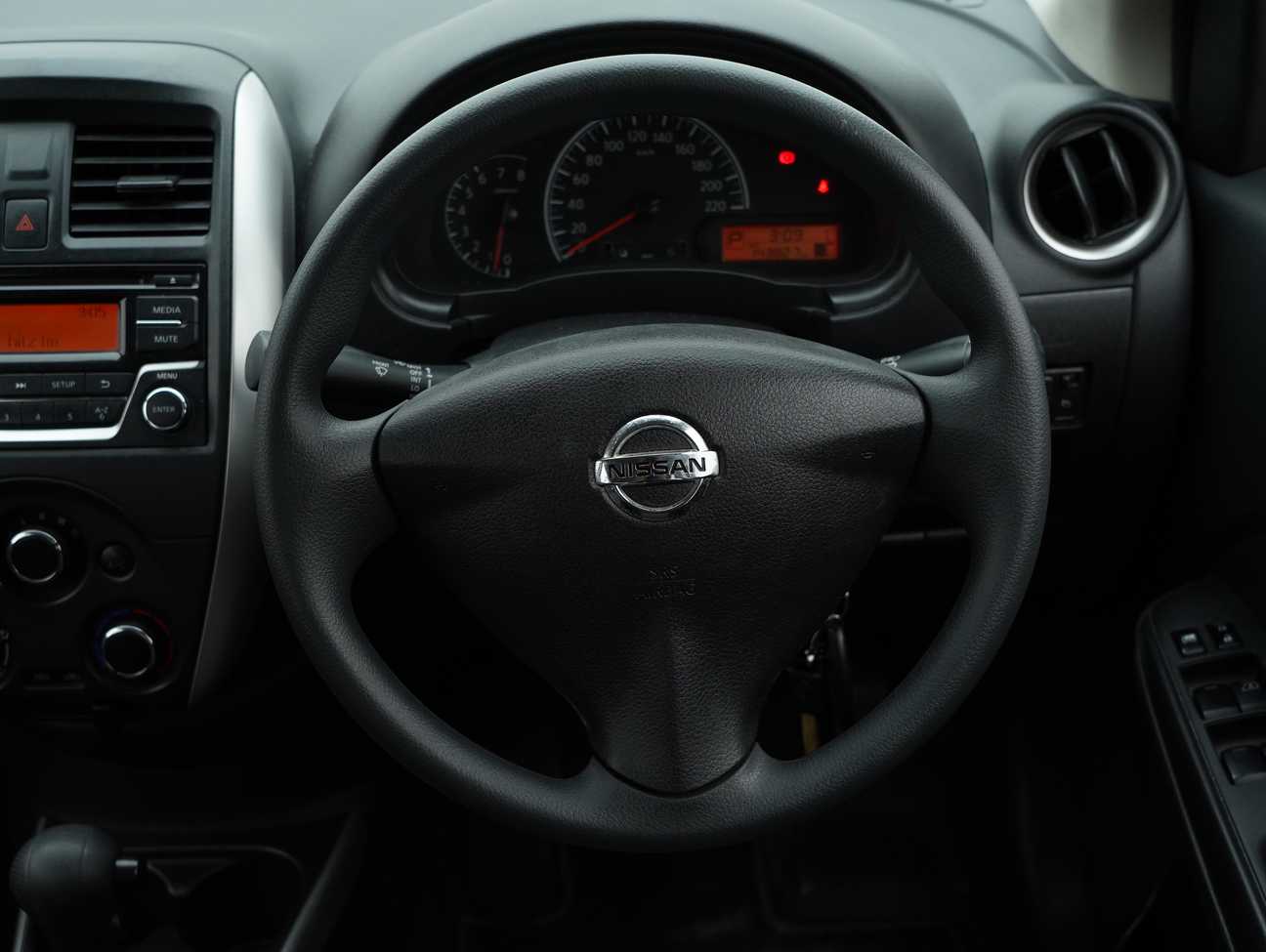 terpakai 2016 Nissan Almera E 1.5