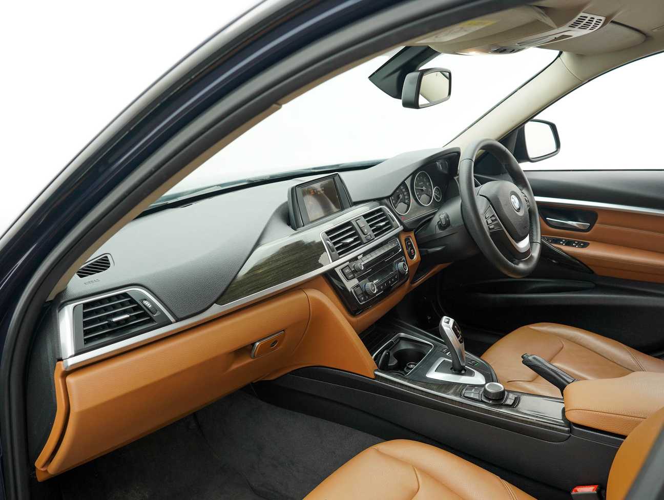 used 2016 BMW 318i Luxury 1.5