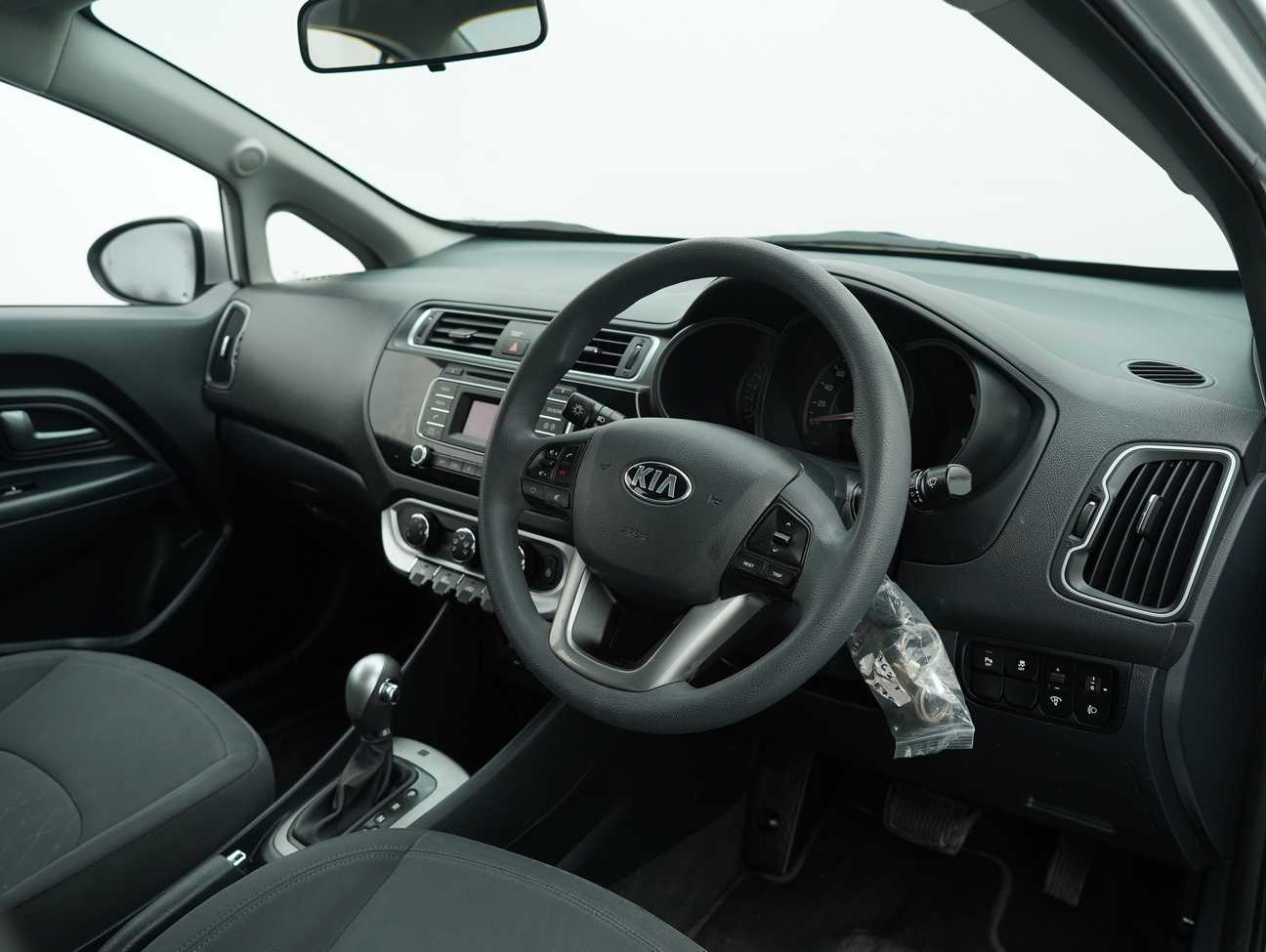 terpakai 2016 Kia Rio EX 1.4