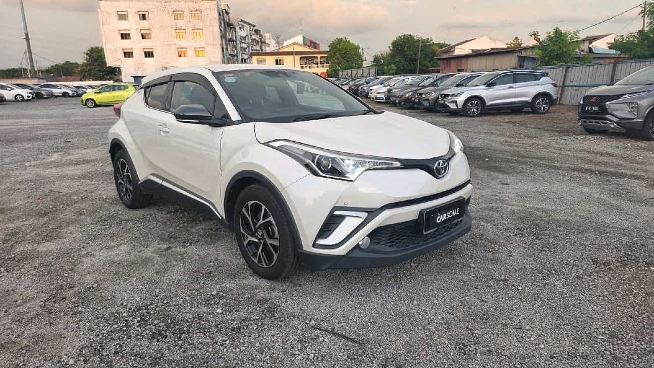 used 2019 Toyota C-HR  1.8