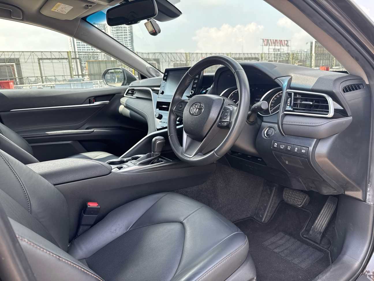 terpakai 2023 Toyota Camry V 2.5