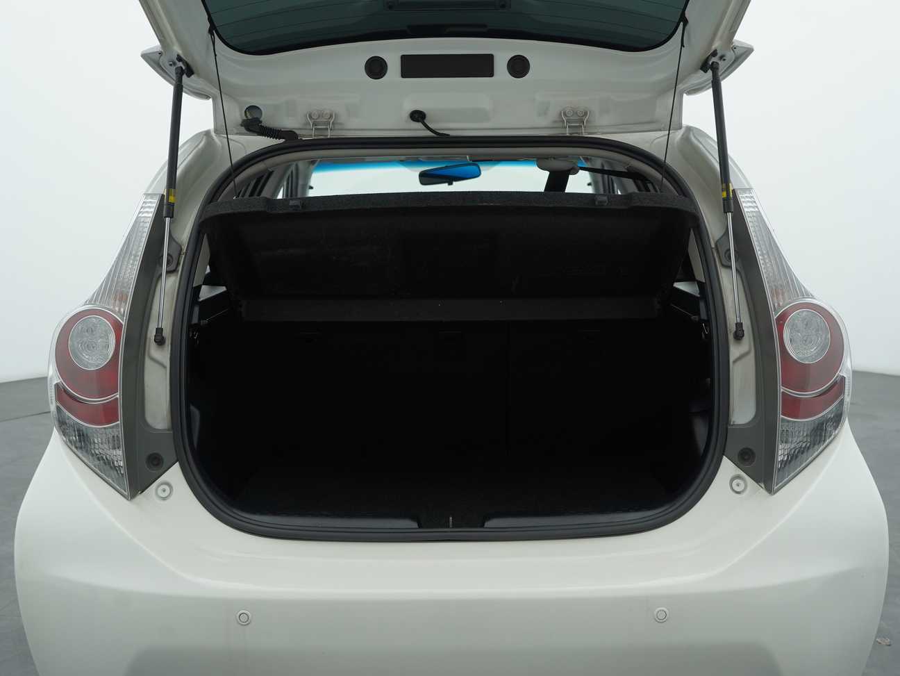 terpakai 2012 Toyota Prius C Hybrid 1.5