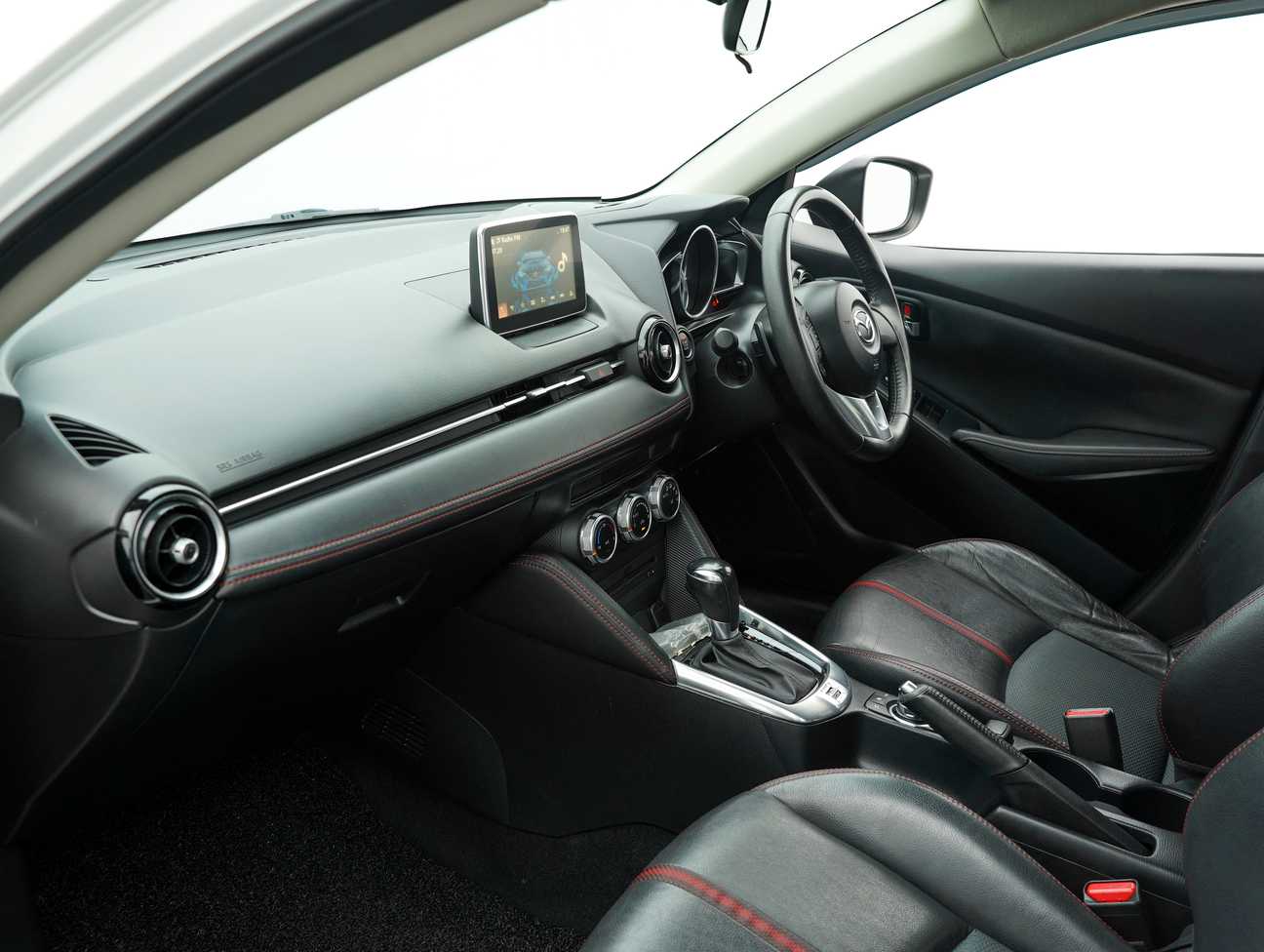 terpakai 2015 Mazda 2 SEDAN SKYACTIV-G 1.5