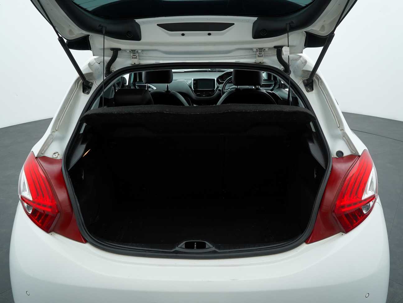 terpakai 2014 Peugeot 208 Allure 3 Door 1.6