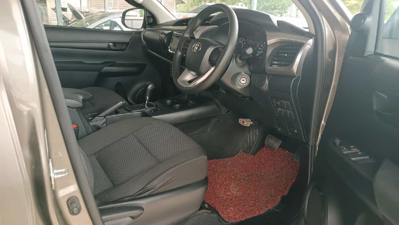 terpakai 2023 Toyota Hilux E Dual Cab 2.4