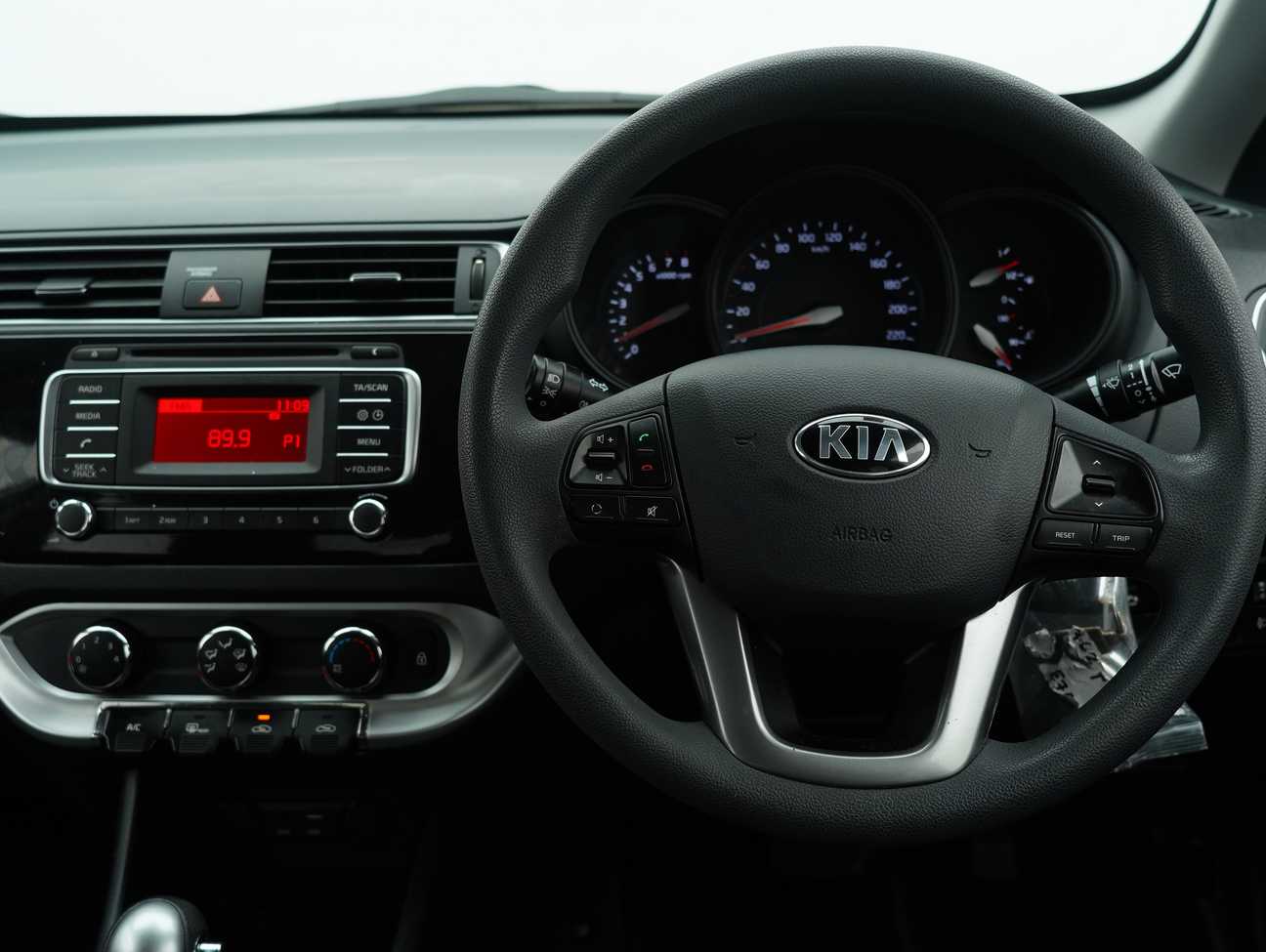 terpakai 2016 Kia Rio EX 1.4