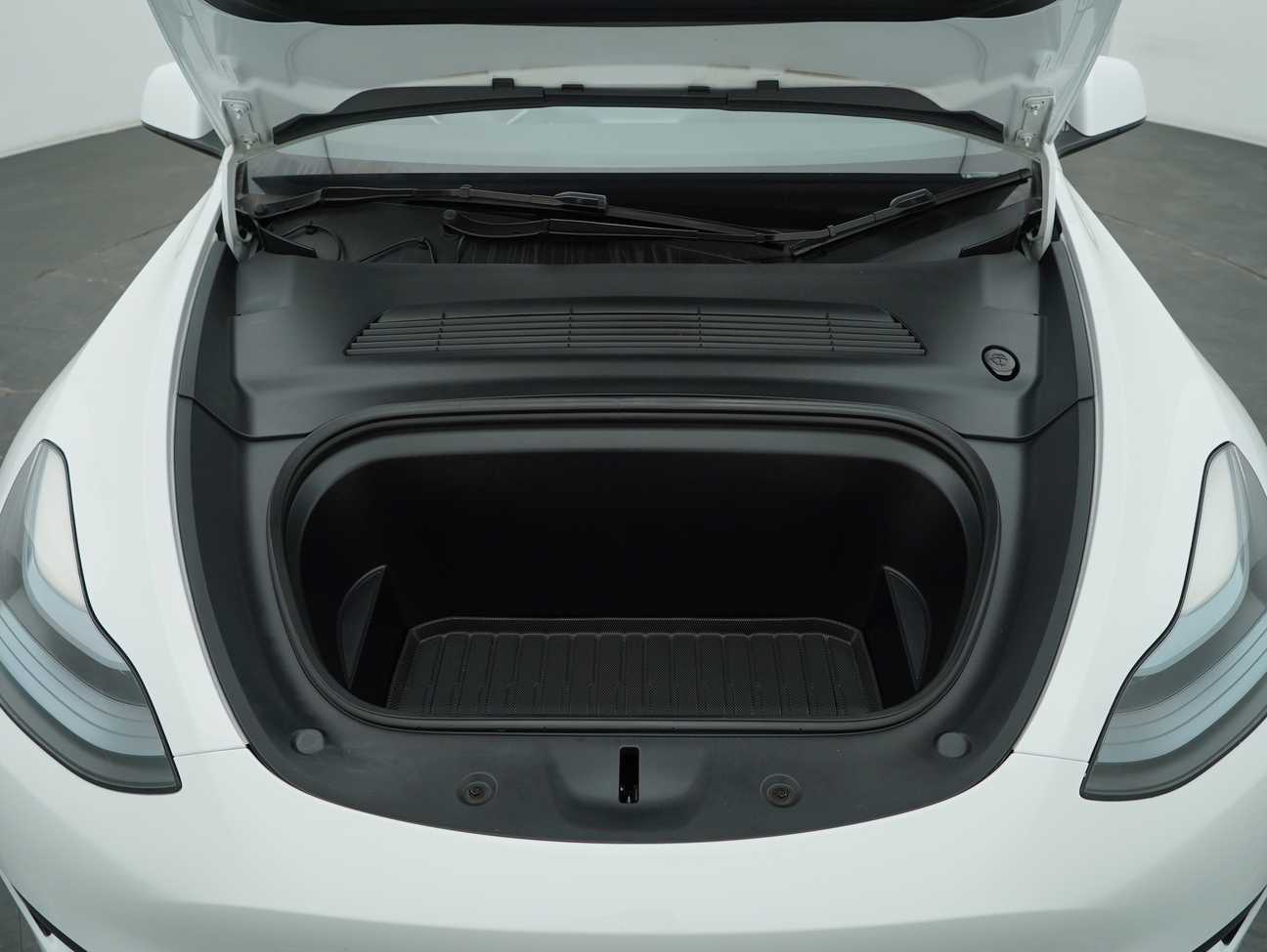 used 2024 Tesla Model Y Standard Range 