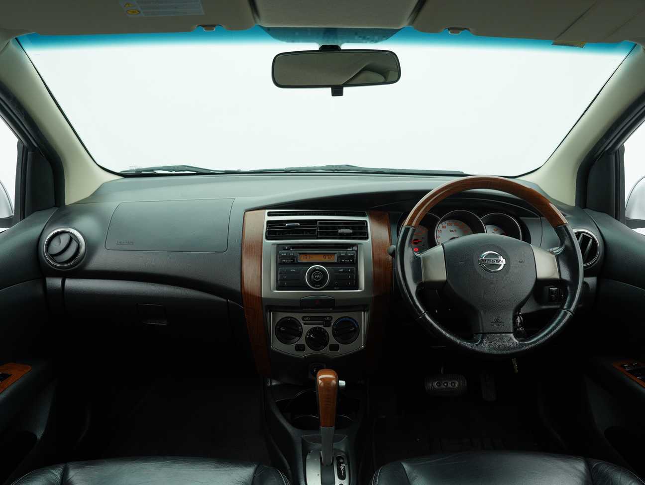 used 2011 Nissan Grand Livina CVTC Comfort 1.8