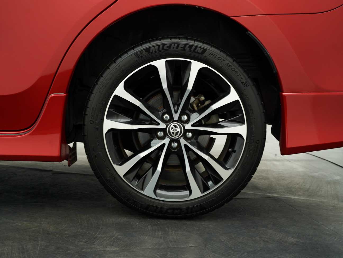 used 2018 Toyota Corolla Altis V 2.0