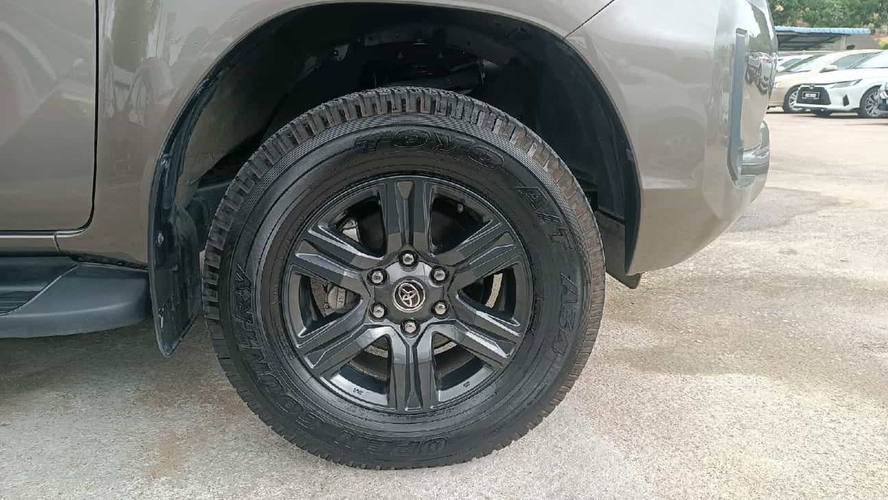 terpakai 2023 Toyota Hilux E Dual Cab 2.4