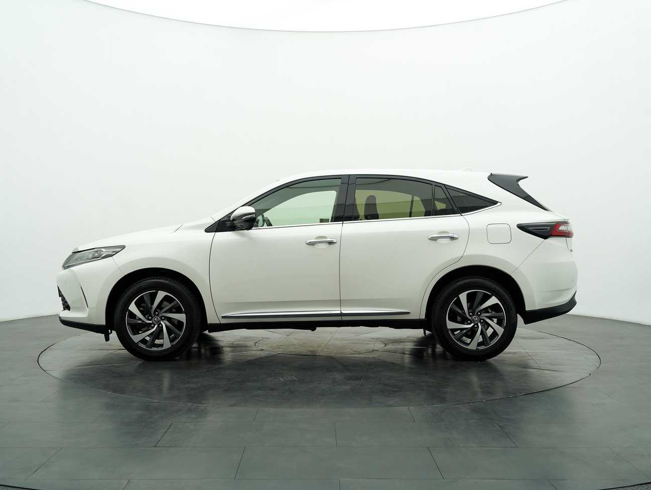 used 2018 Toyota Harrier Premium 2.0