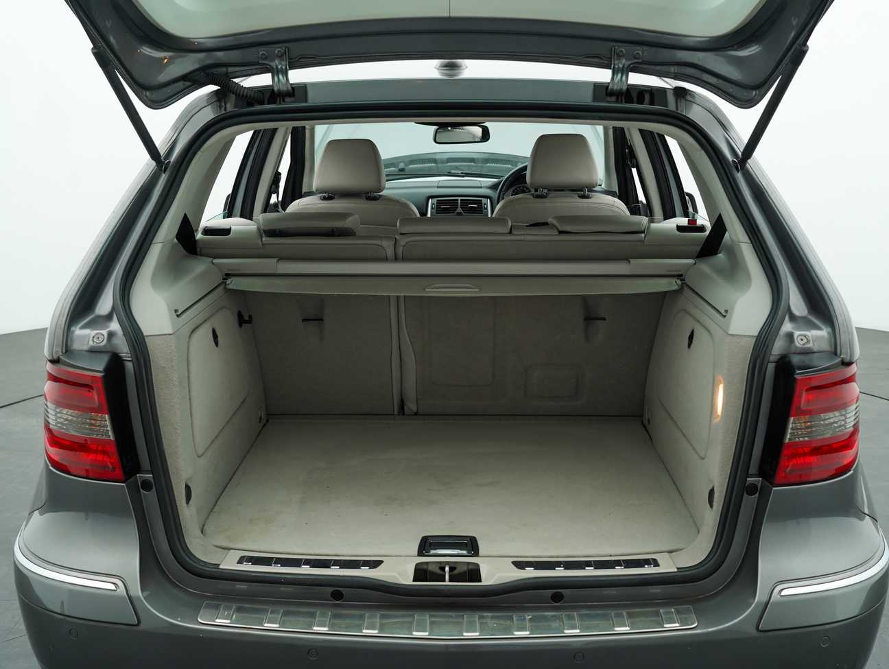 terpakai 2011 Mercedes-Benz B180  1.7