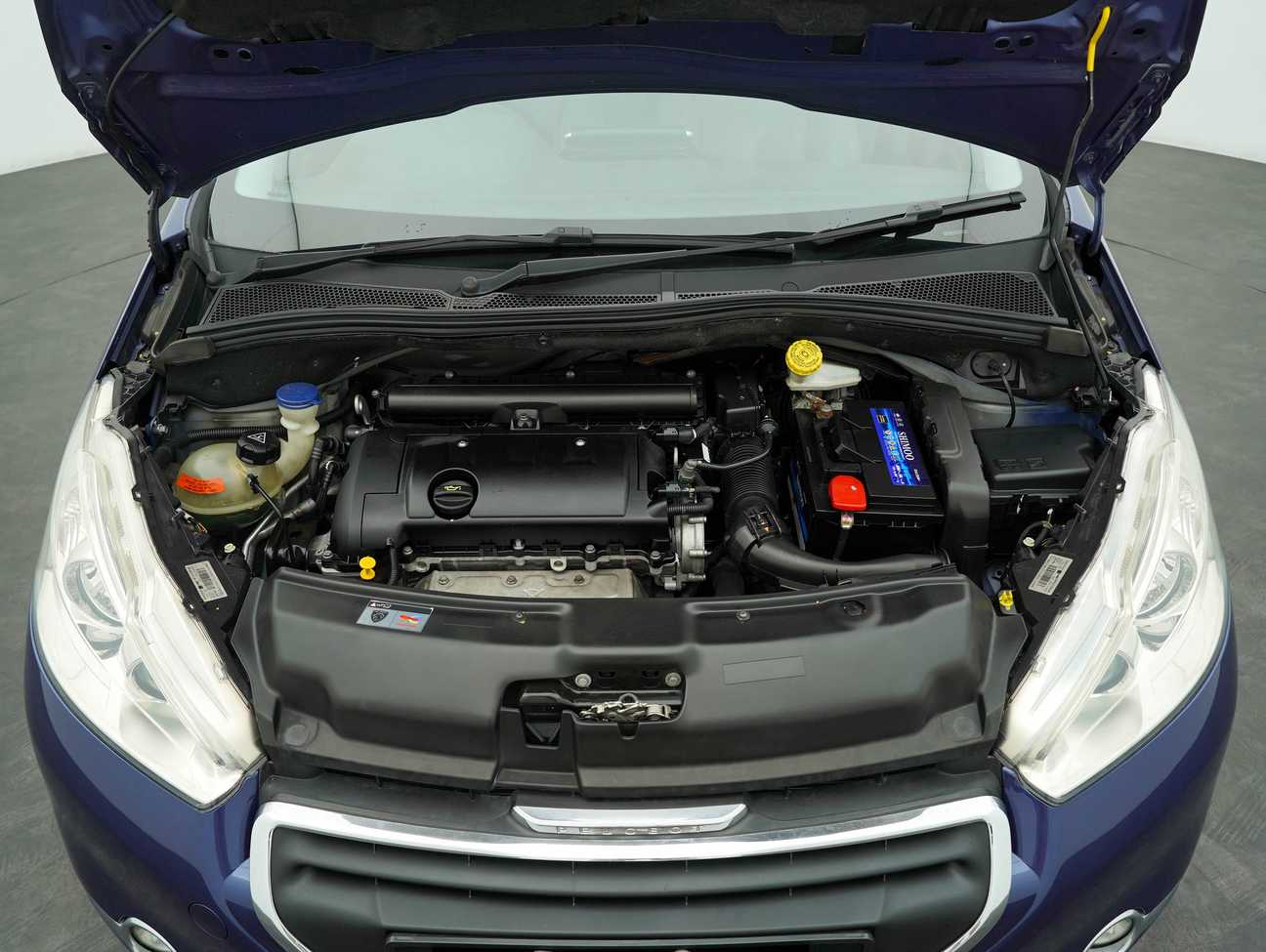 terpakai 2015 Peugeot 208 Allure 3 Door 1.6