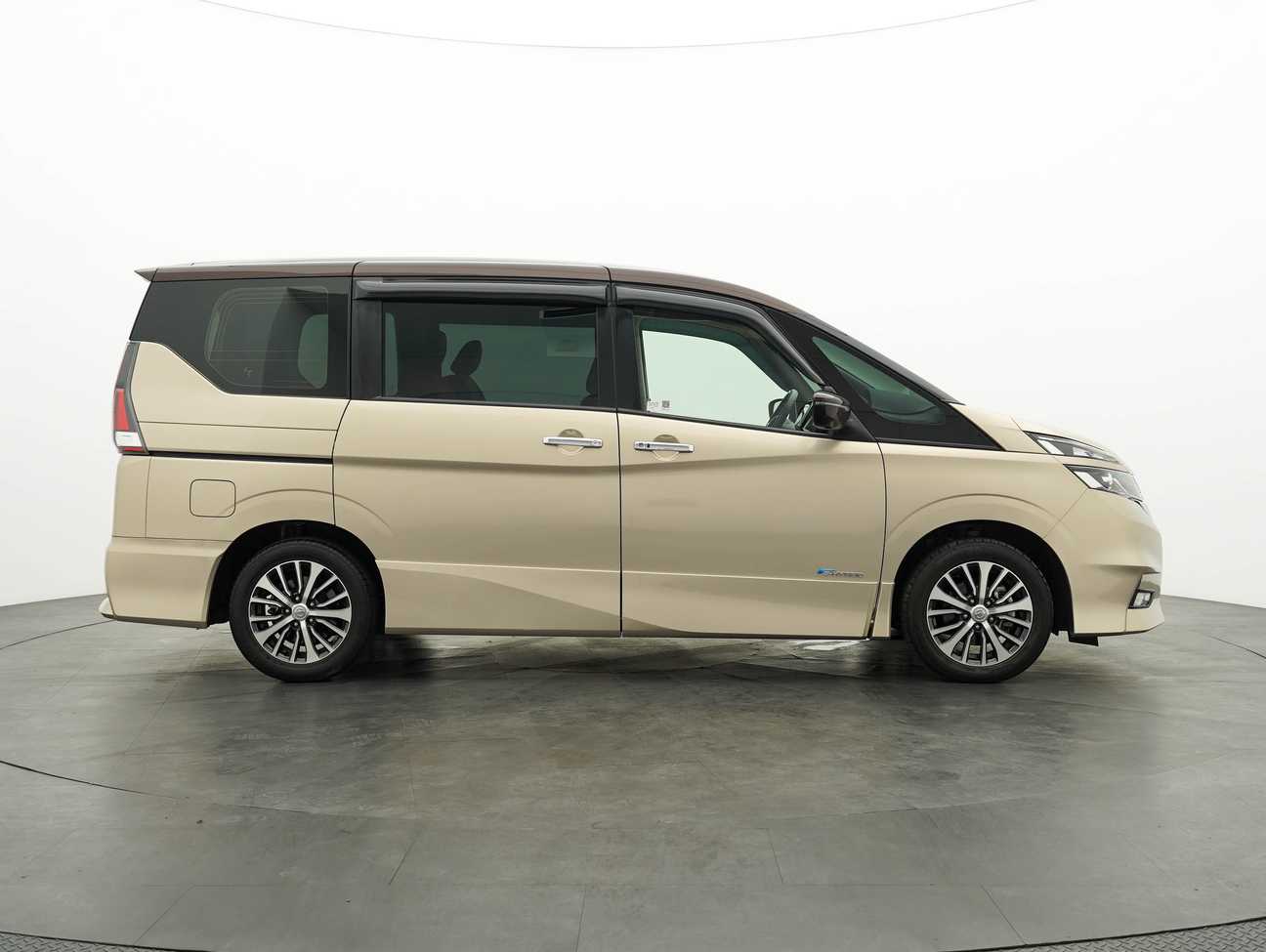 used 2018 Nissan Serena S-Hybrid High-Way Star 2.0