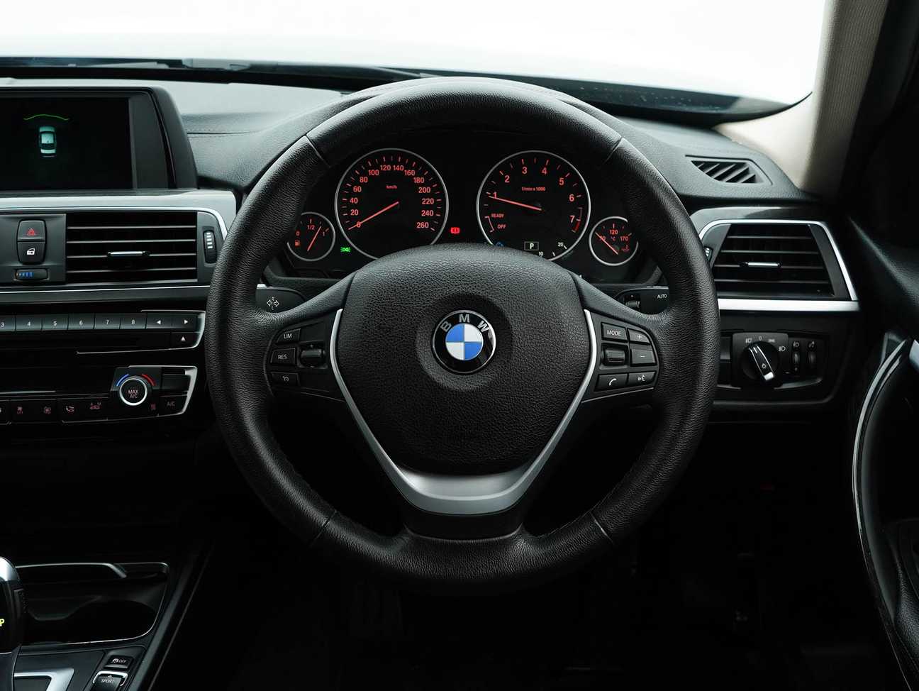 used 2019 BMW 318i Luxury 1.5