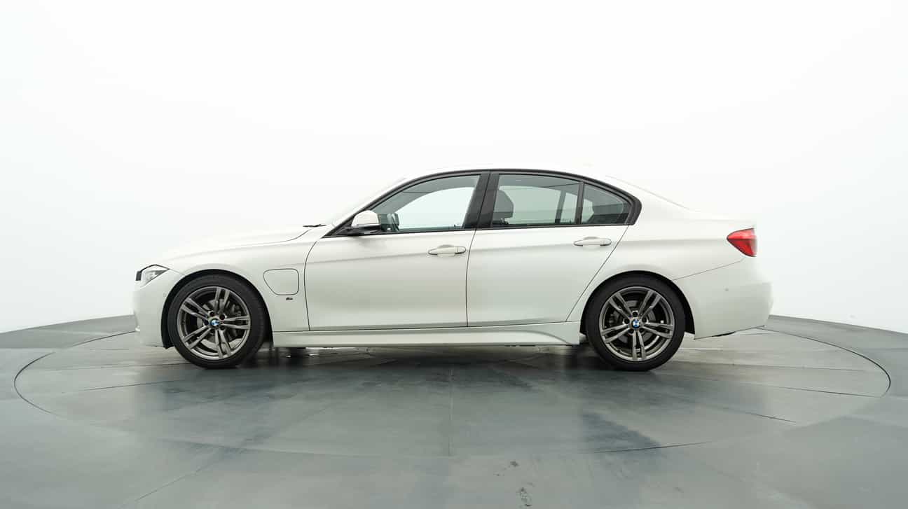 terpakai 2017 BMW 3 30E M SPORT 2.0