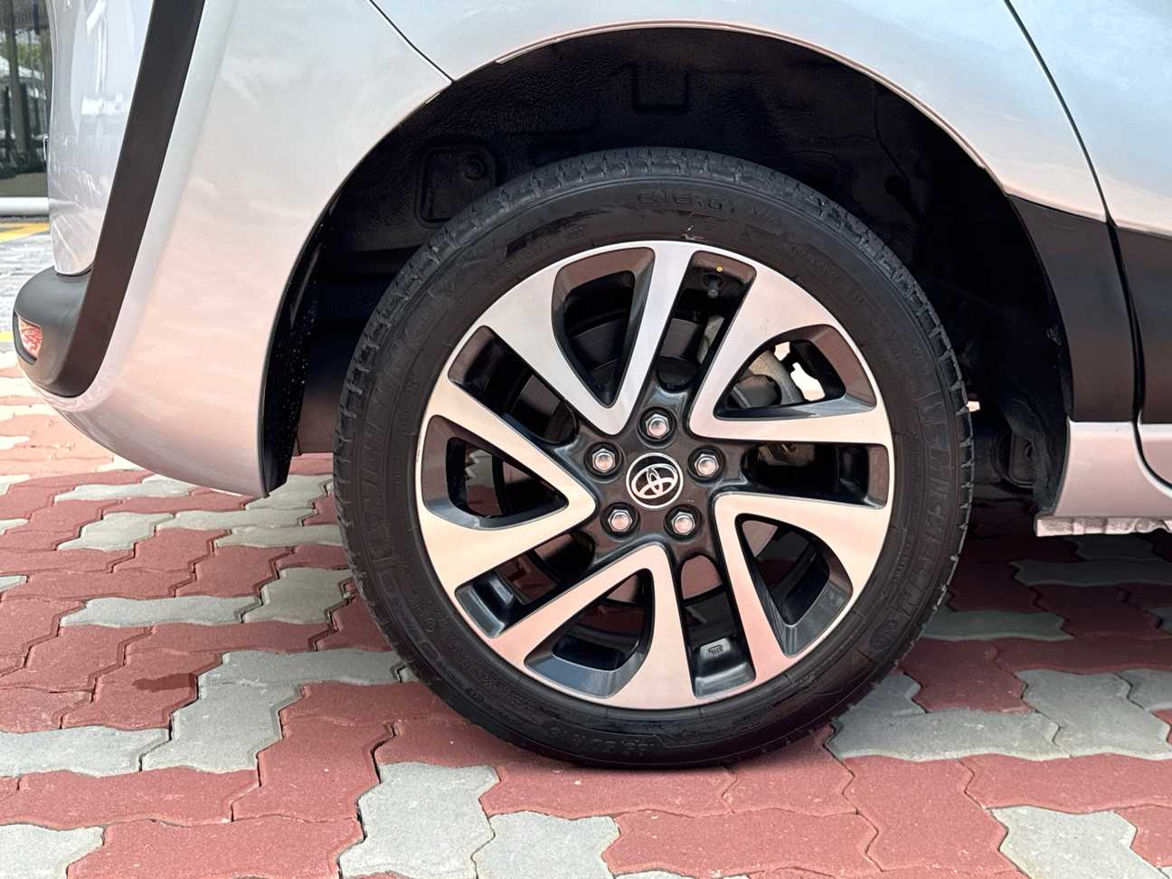 used 2018 Toyota Sienta V 1.5