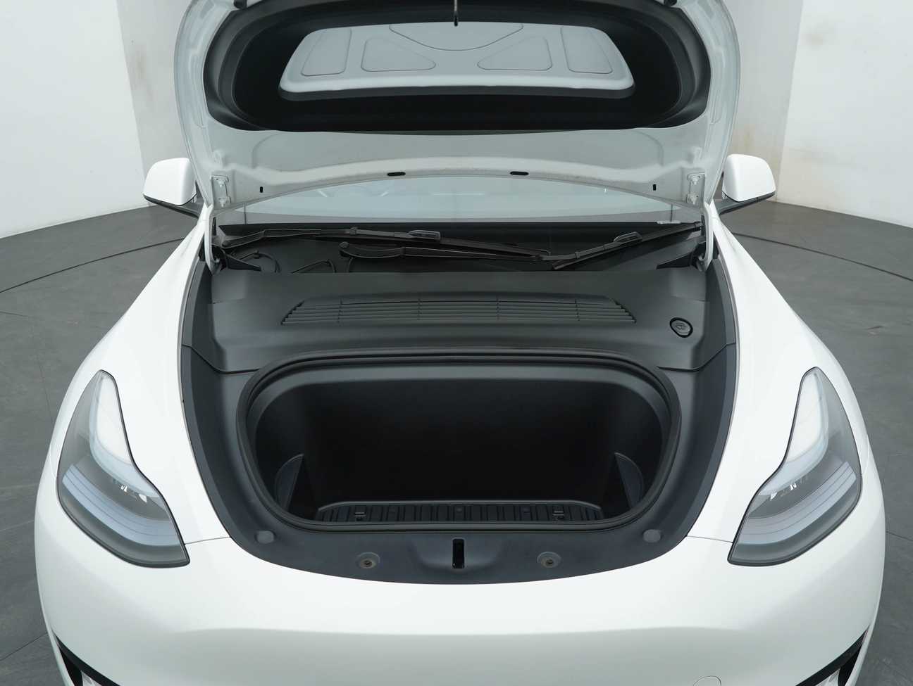 terpakai 2024 Tesla Model Y Standard Range 