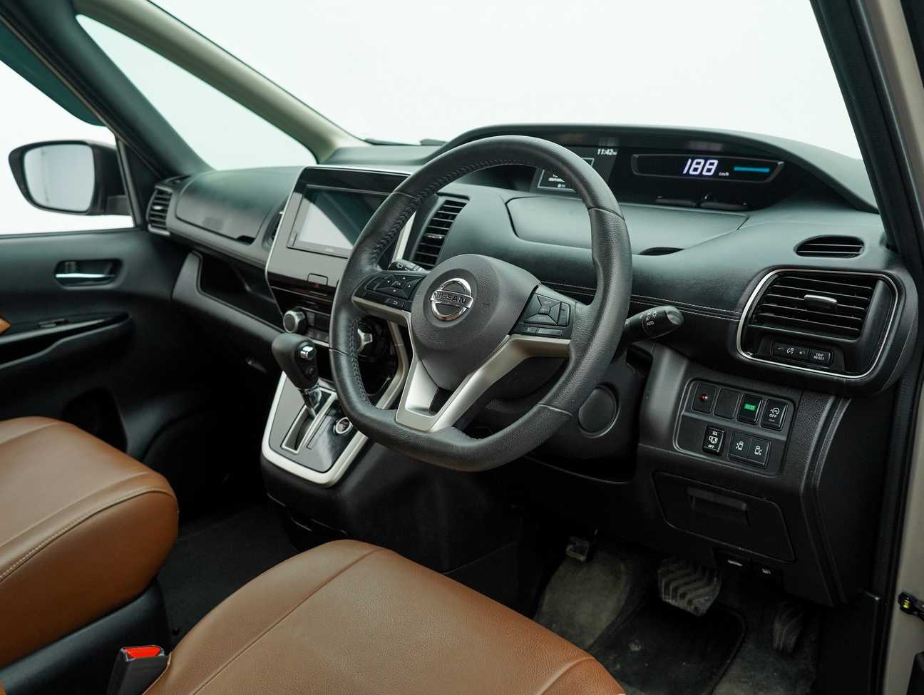 terpakai 2018 Nissan Serena S-Hybrid High-Way Star Premium 2.0