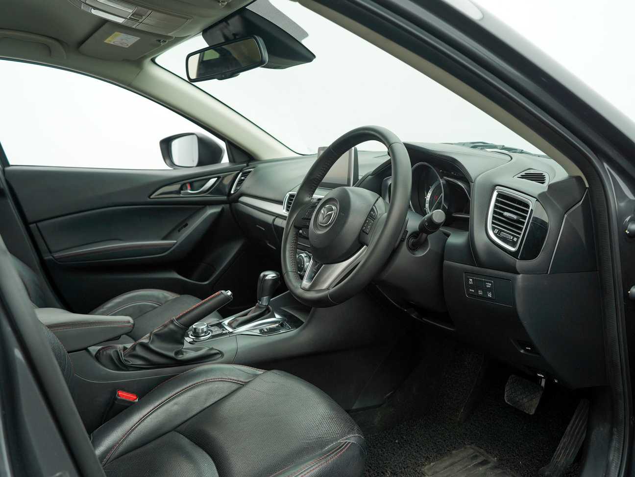 terpakai 2015 Mazda 3 SKYACTIV-G High 2.0