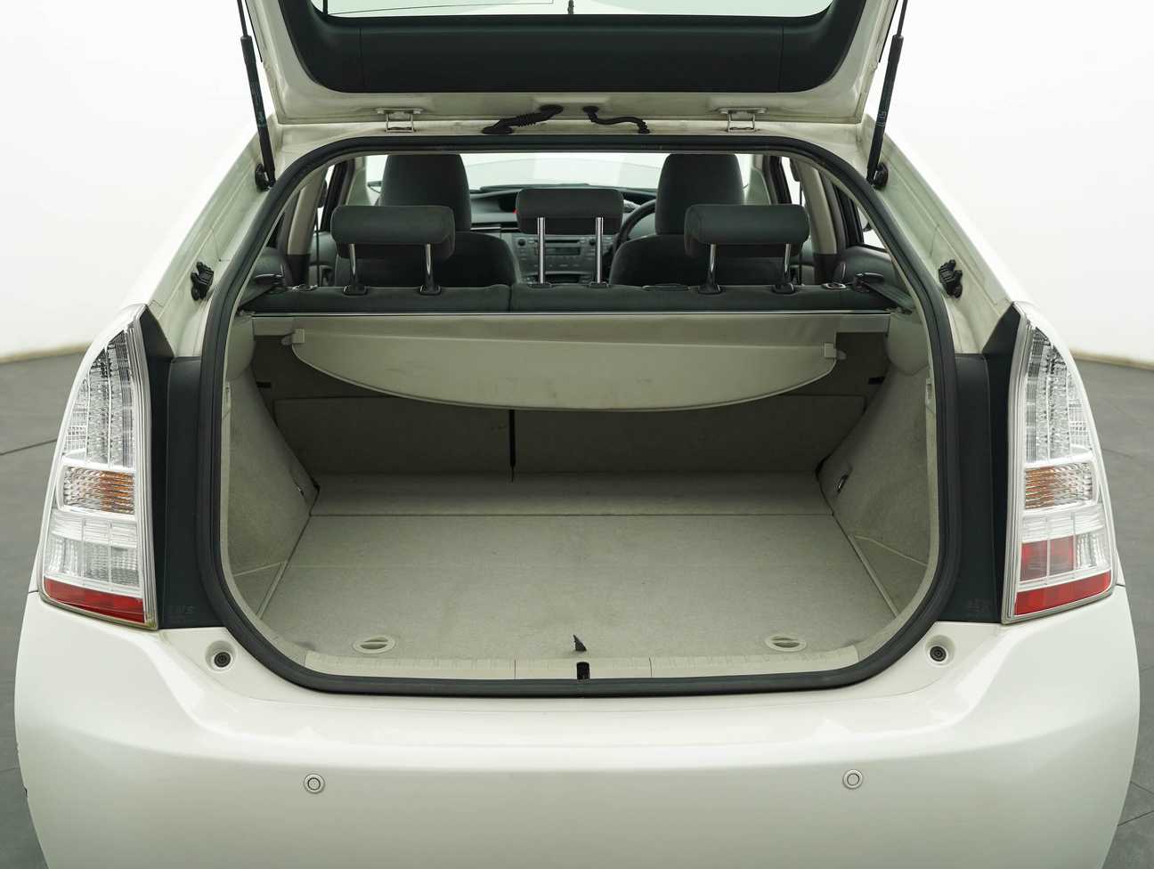 terpakai 2011 Toyota Prius  1.8