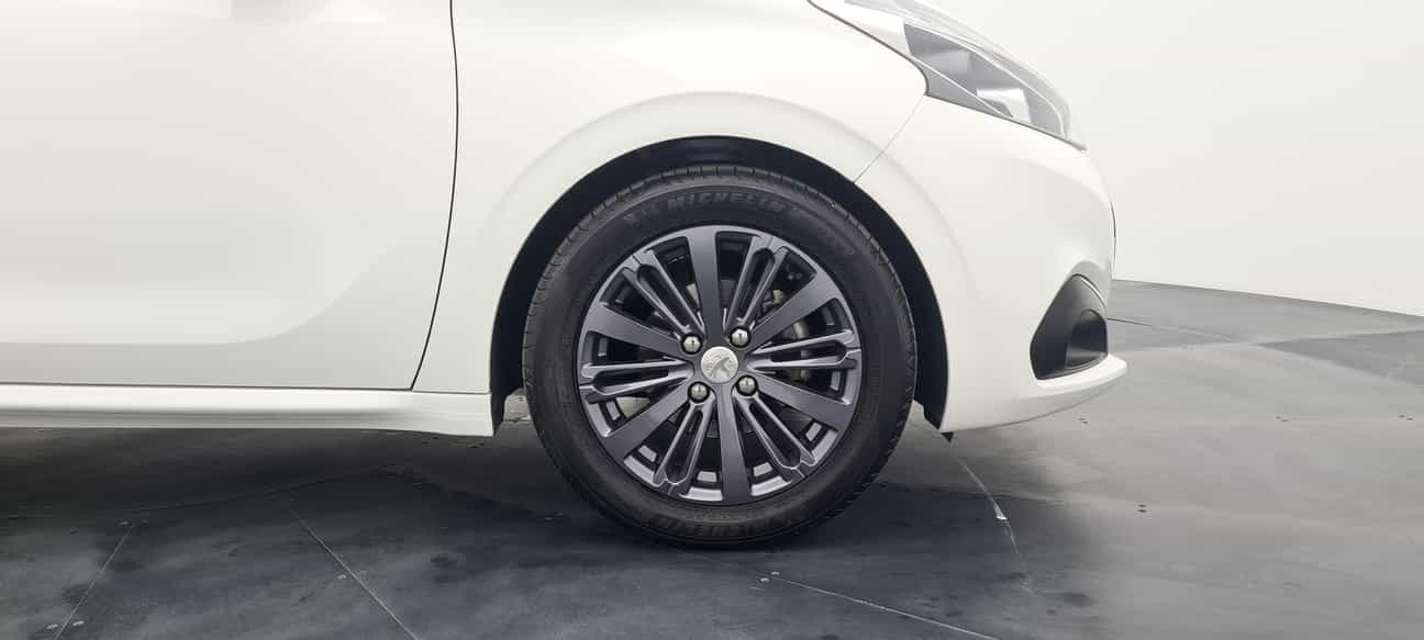 terpakai 2017 Peugeot 208 PURETECH 1.2