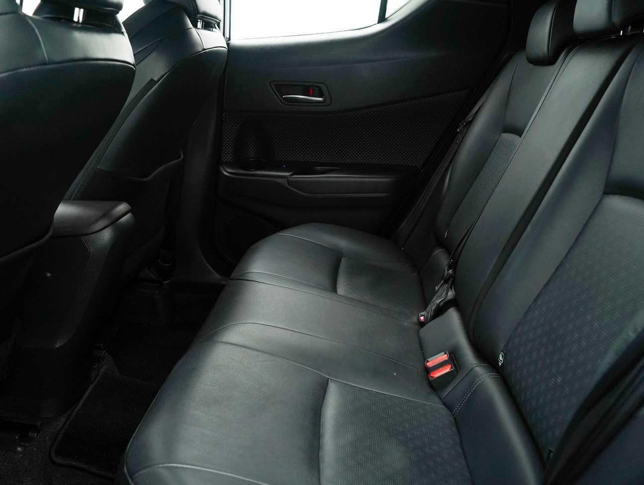 terpakai 2018 Toyota C-HR  1.8