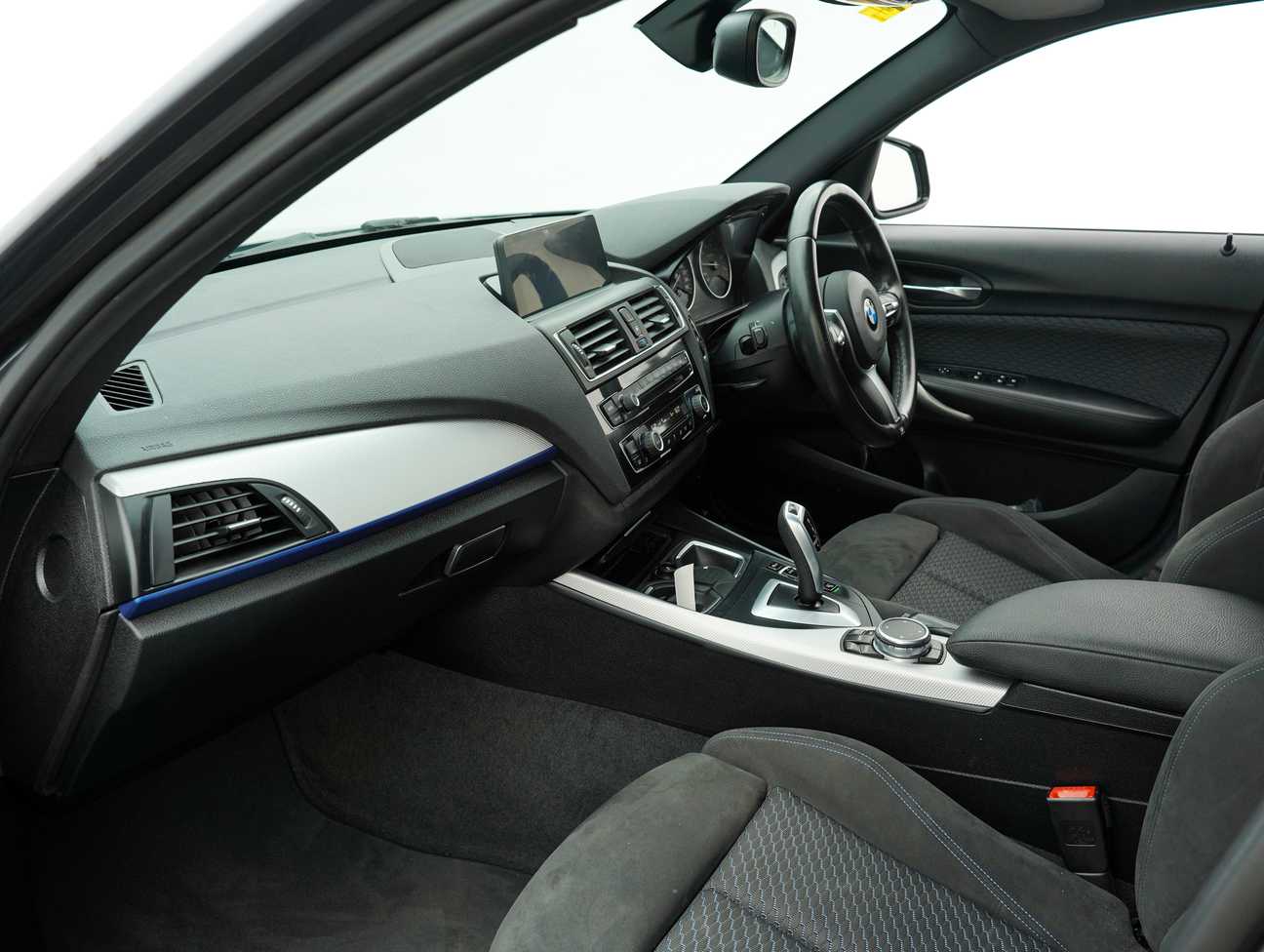 terpakai 2015 BMW 1 20I M SPORT 1.6