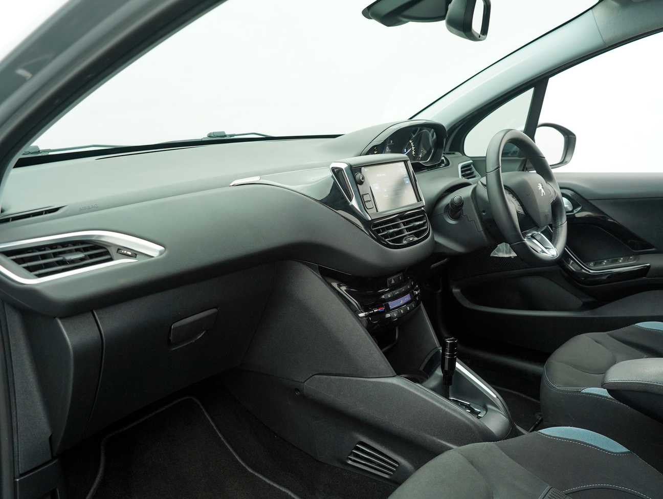 terpakai 2016 Peugeot 208 Allure 3 Door 1.6