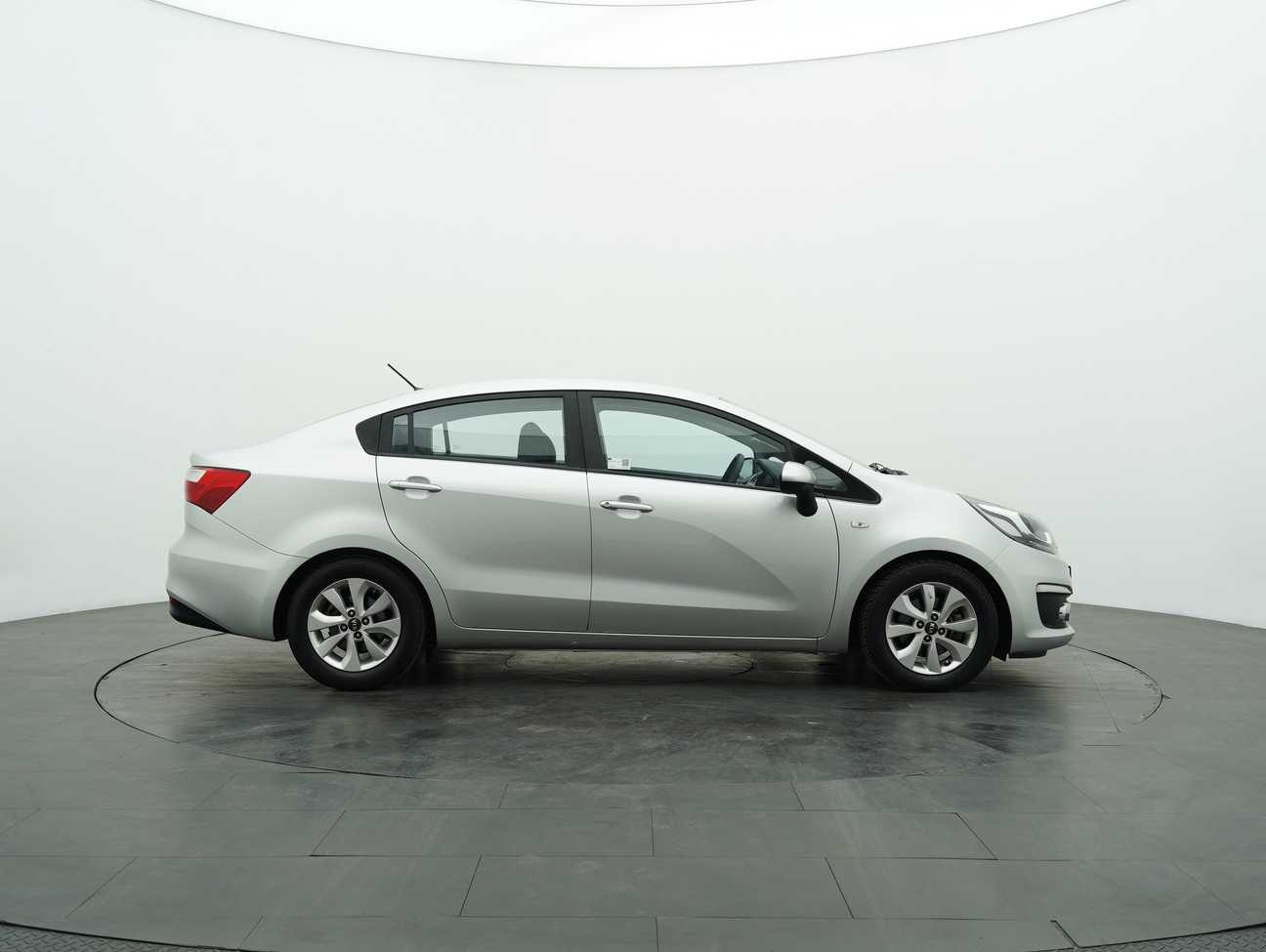 terpakai 2016 Kia Rio EX 1.4
