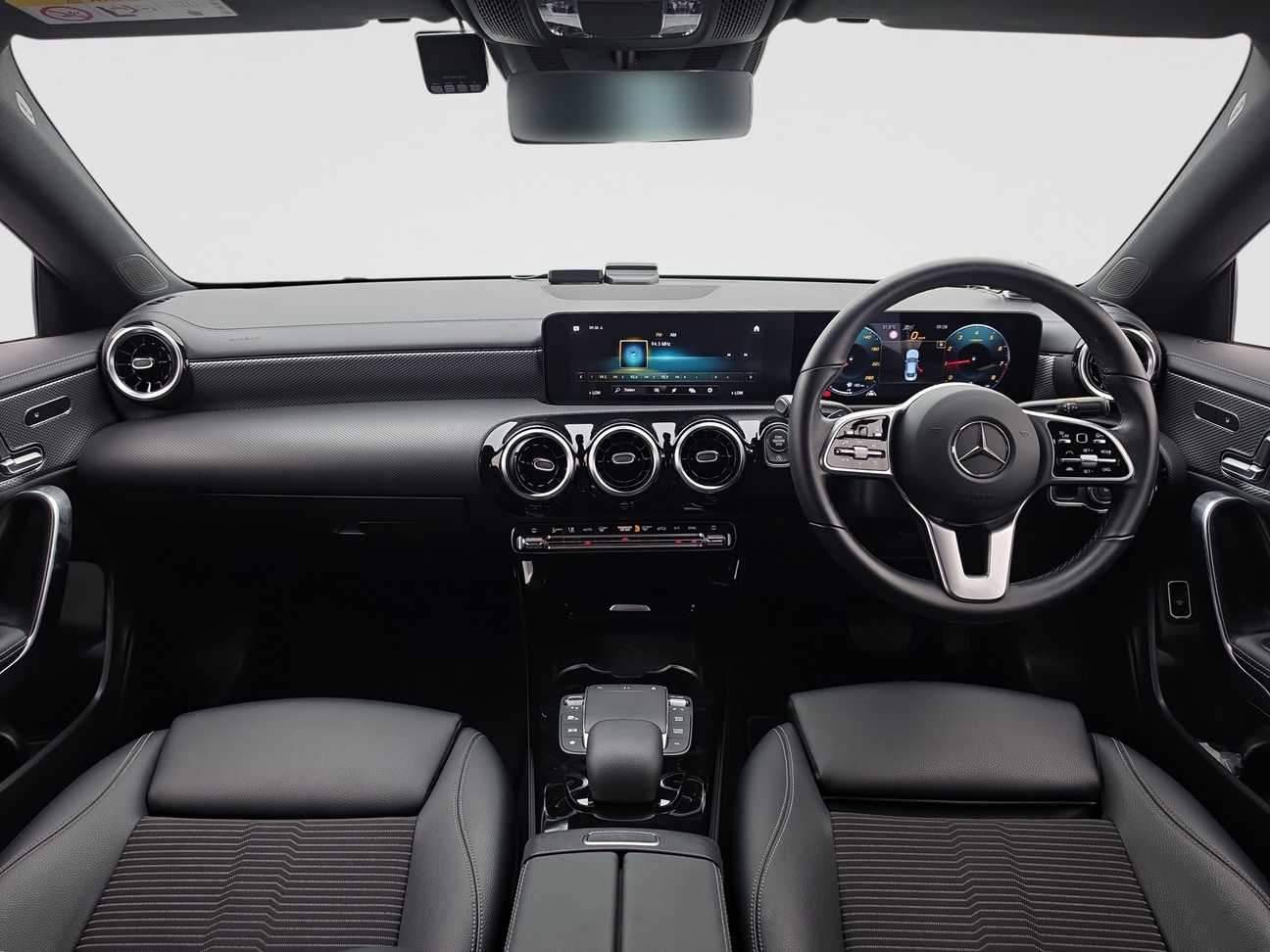 terpakai 2021 Mercedes-Benz CLA180 Base 1.3