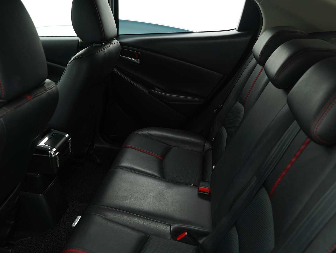 terpakai 2015 Mazda 2 SKYACTIV-G 1.5