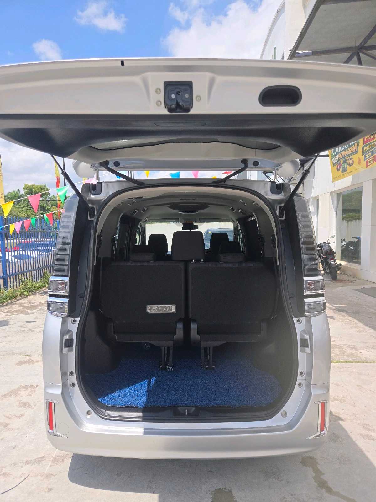 used 2018 Toyota Voxy X 2.0