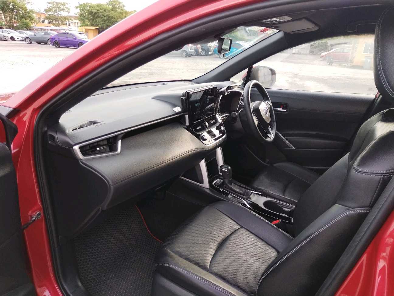 terpakai 2023 Toyota Corolla Cross V 1.8