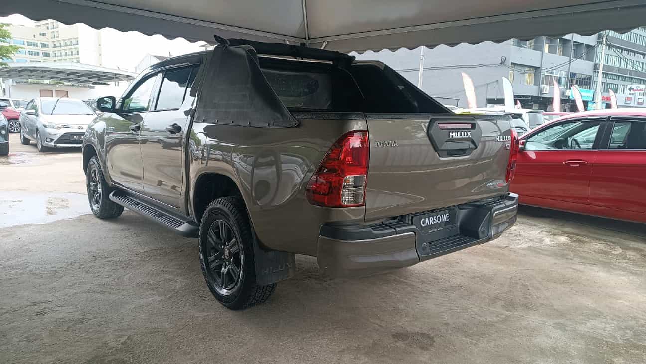 terpakai 2023 Toyota Hilux E Dual Cab 2.4