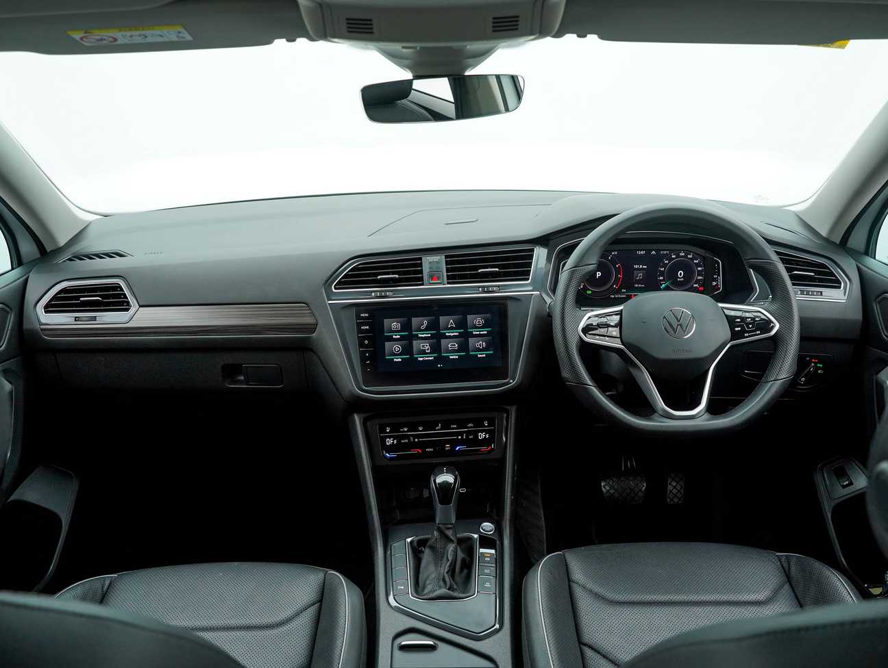 terpakai 2023 Volkswagen Tiguan Allspace Elegance 1.4