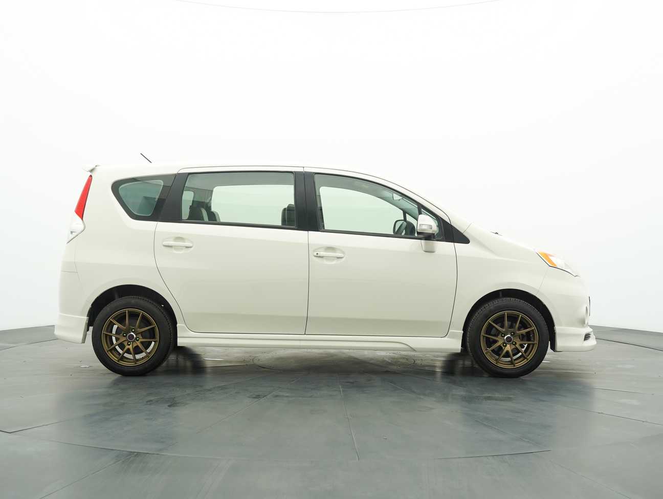 terpakai 2013 Perodua ALZA EZ 1.5