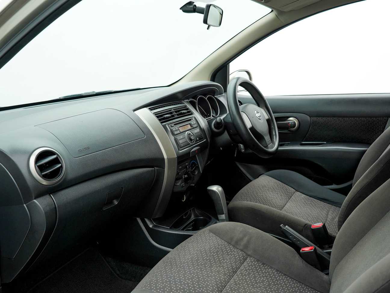terpakai 2012 Nissan Grand Livina ST-L Comfort 1.6