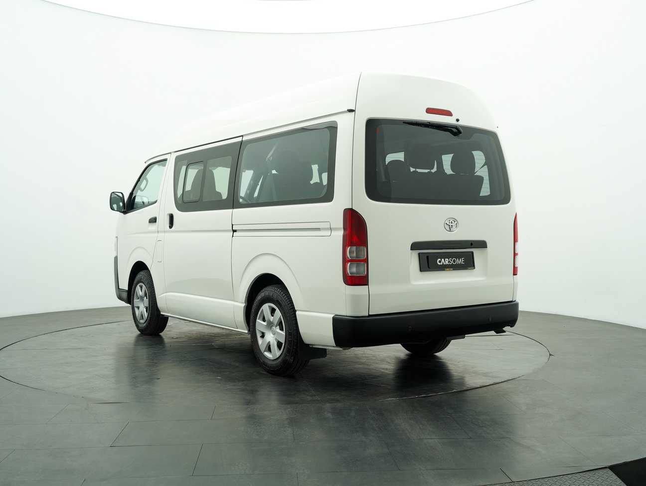 terpakai 2016 Toyota Hiace Window Van 2.5