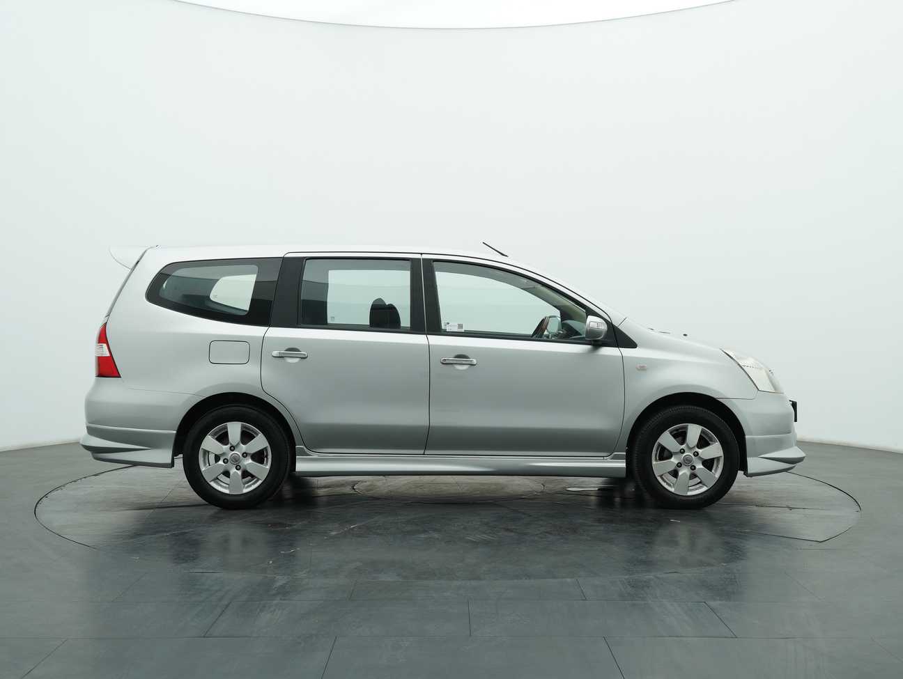 used 2013 Nissan Grand Livina CVTC Comfort 1.8