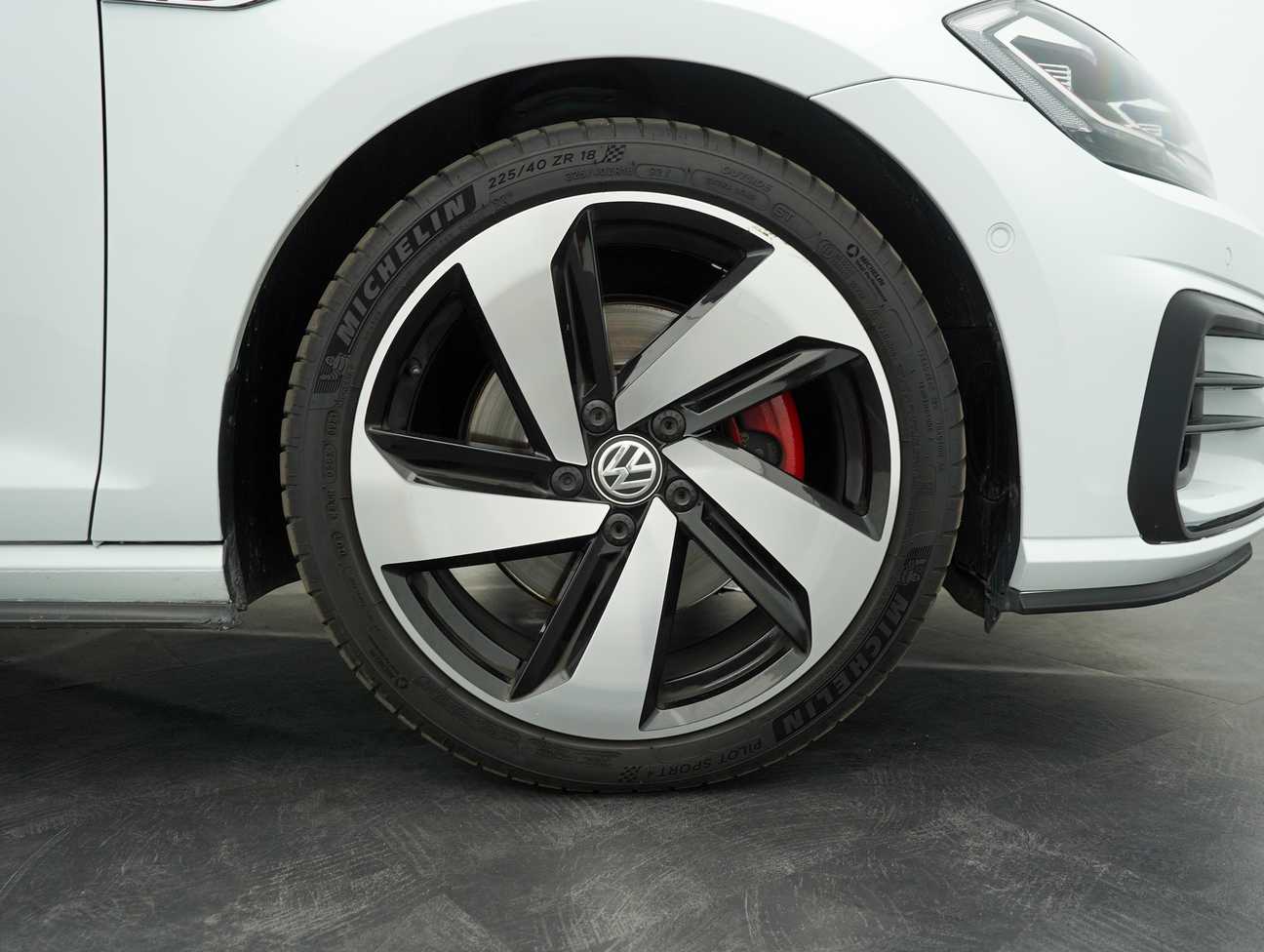 terpakai 2019 Volkswagen GOLF GTI 2.0