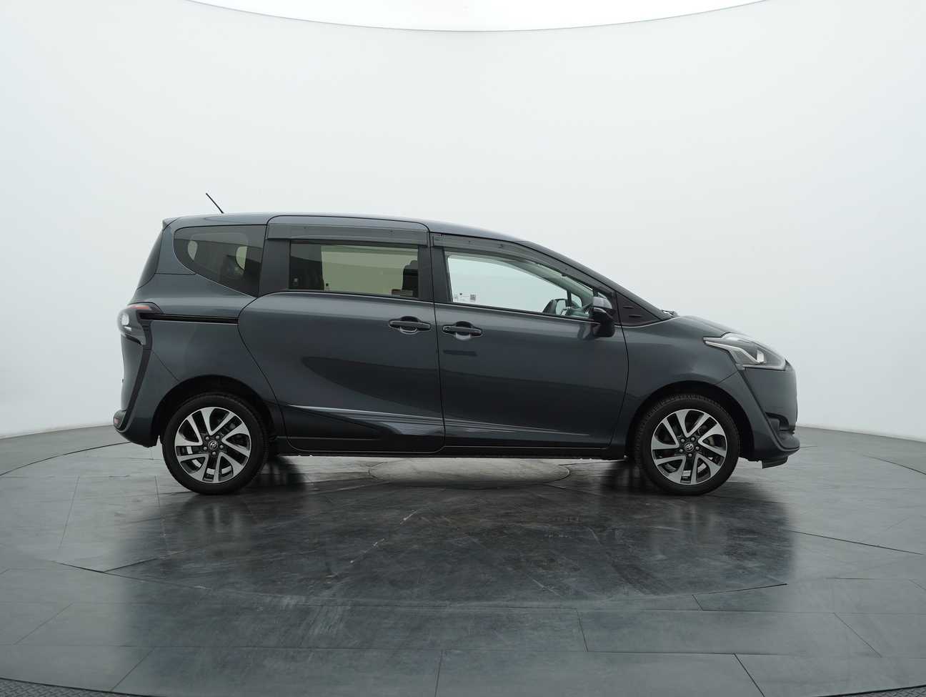 used 2017 Toyota Sienta V 1.5